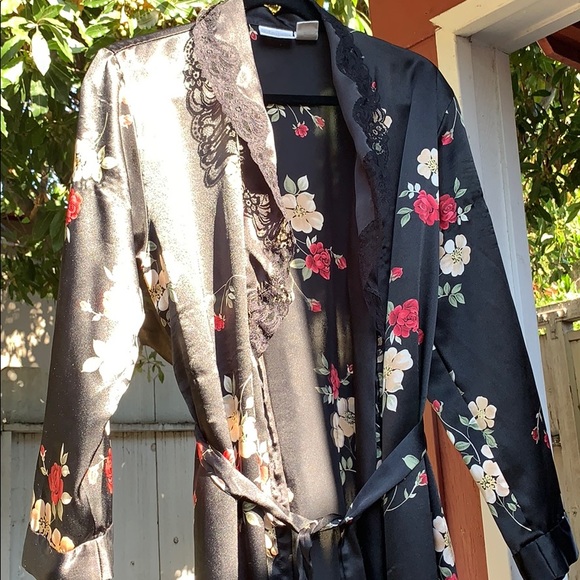 Vintage silk robe - Picture 2 of 4